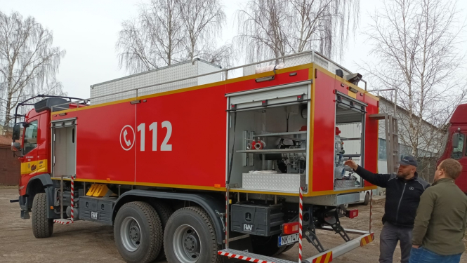 meža ugunsdzēsības autocisterna VOLVO FMX 6 X 6