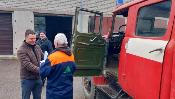 VMD atdāvina trīs autocisternas brīvprātīgajiem ugunsdzēsējiem  
