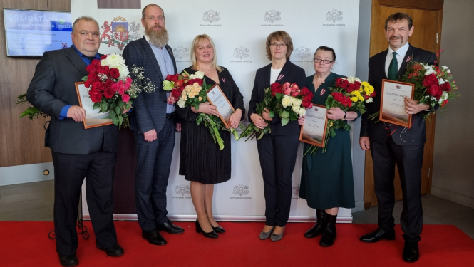 Valsts meža dienesta darbinieki saņem Zemkopības ministrijas apbalvojumus