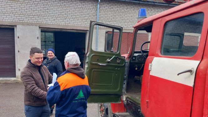 VMD atdāvina trīs autocisternas brīvprātīgajiem ugunsdzēsējiem  