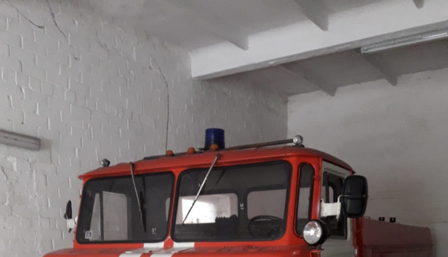 Valsts meža dienests Ukrainai nodod piecas ZIL un GAZ ugunsdzēsības autocisternas