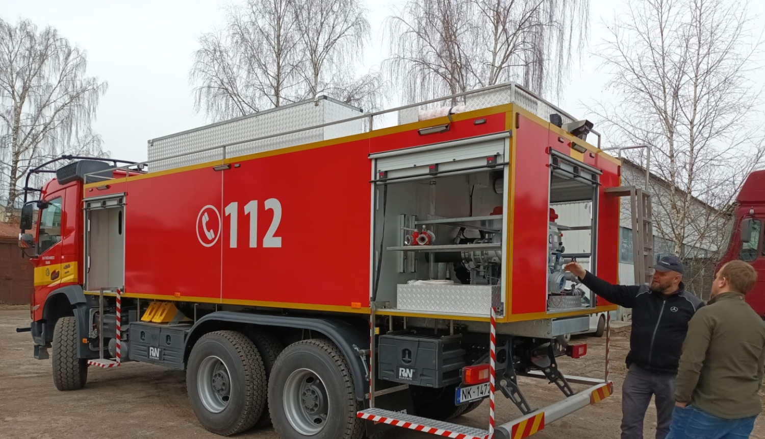 meža ugunsdzēsības autocisterna VOLVO FMX 6 X 6